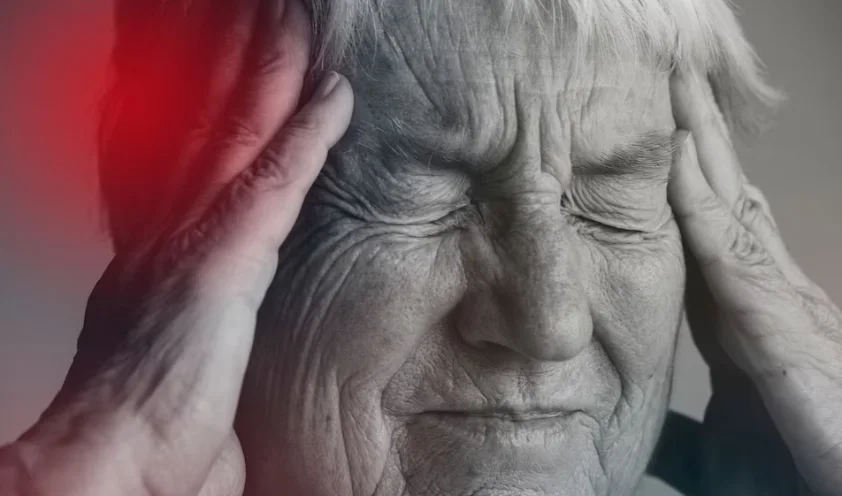 женщина с болезнью Альцгеймера